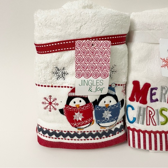 Festive Christmas Hand Towels with Penguin Design Lot of 4 - Picture 2 of 12